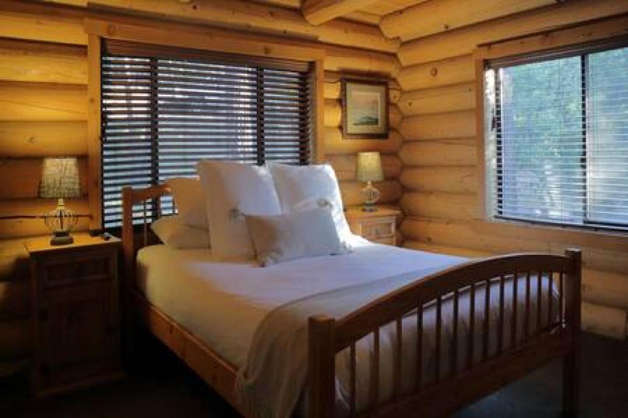 Eagles Nest - Natural Log Cabin With Guest House Idyllwild Exterior photo